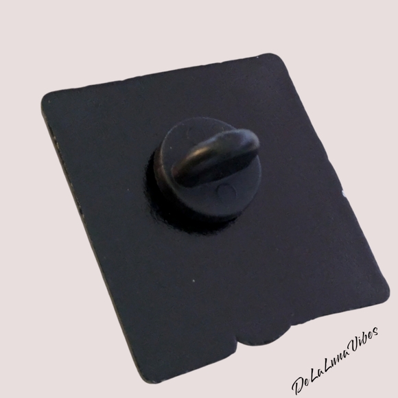 3/$12 NEW Hilarious "Wooden Spoon" Survivor Enamel Pin - Picture 3 of 3